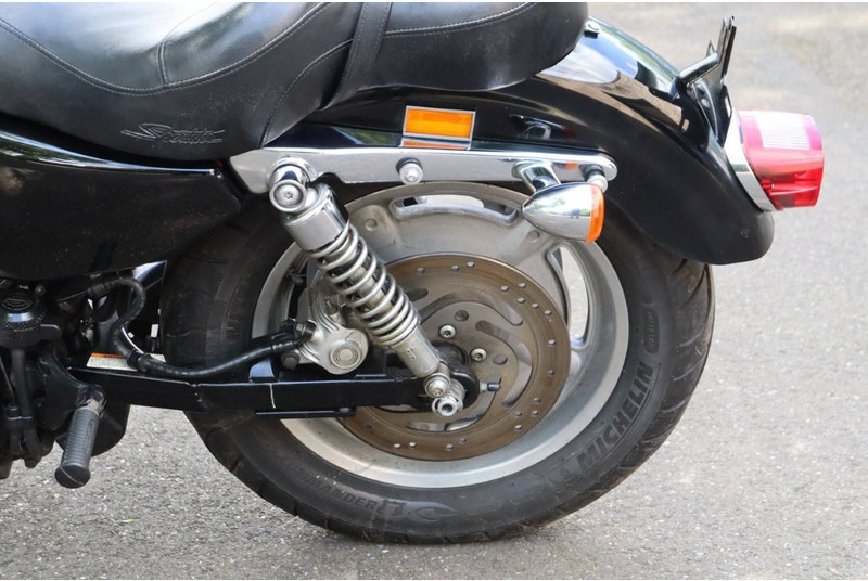 Motorkerékpár Harley-Davidson Sportster XL883: 12 kép.