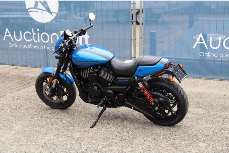 Harley-Davidson Street Rod - Motorkerékpár: 3 kép. Harley-Davidson Street Rod - Motorkerékpár: 3 kép.