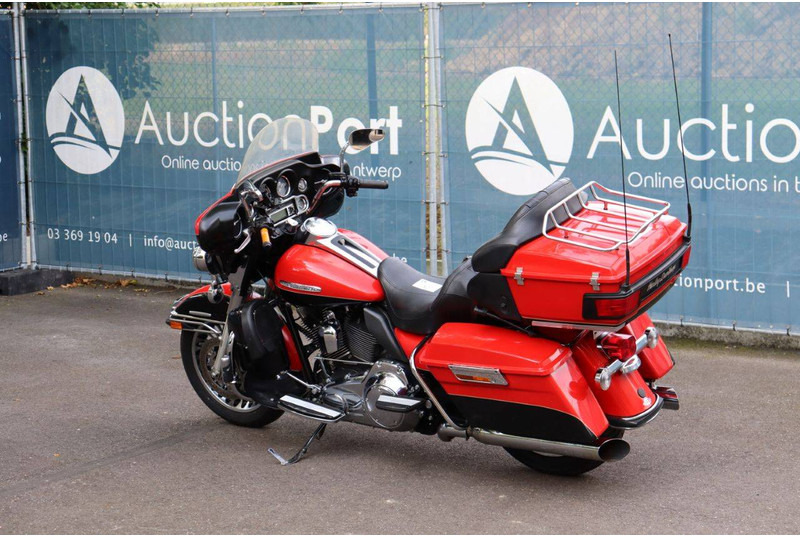 Harley-Davidson Ultra Classic - Motorkerékpár: 3 kép. Harley-Davidson Ultra Classic - Motorkerékpár: 3 kép.