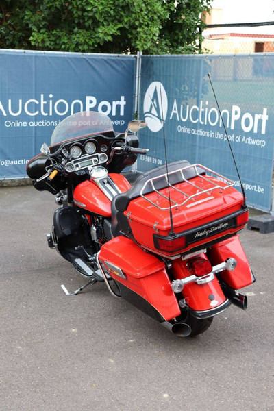 Harley-Davidson Ultra Classic - Motorkerékpár: 4 kép. Harley-Davidson Ultra Classic - Motorkerékpár: 4 kép.