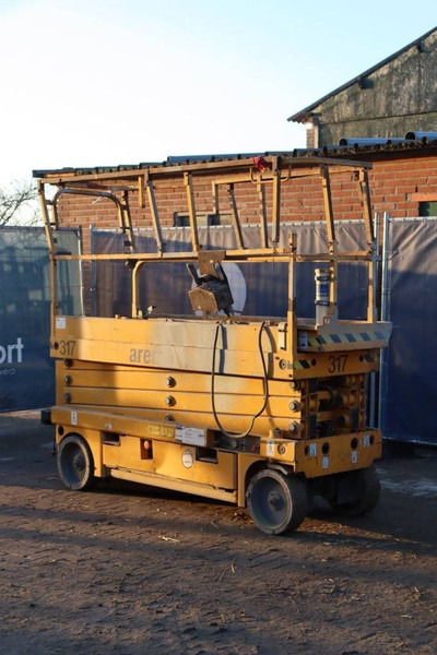 Haulotte COMPACT 10N - Ollós emelő: 3 kép. Haulotte COMPACT 10N - Ollós emelő: 3 kép.