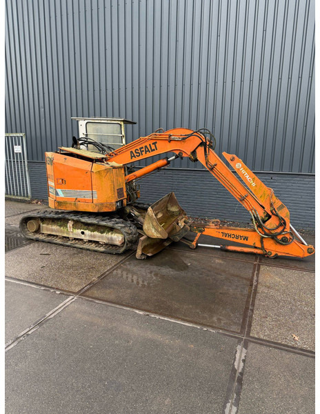 Hitachi EX50URG - Lánctalpas kotró: 2 kép. Hitachi EX50URG - Lánctalpas kotró: 2 kép.