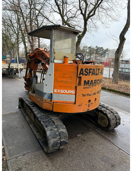 Hitachi EX50URG - Lánctalpas kotró: 5 kép. Hitachi EX50URG - Lánctalpas kotró: 5 kép.