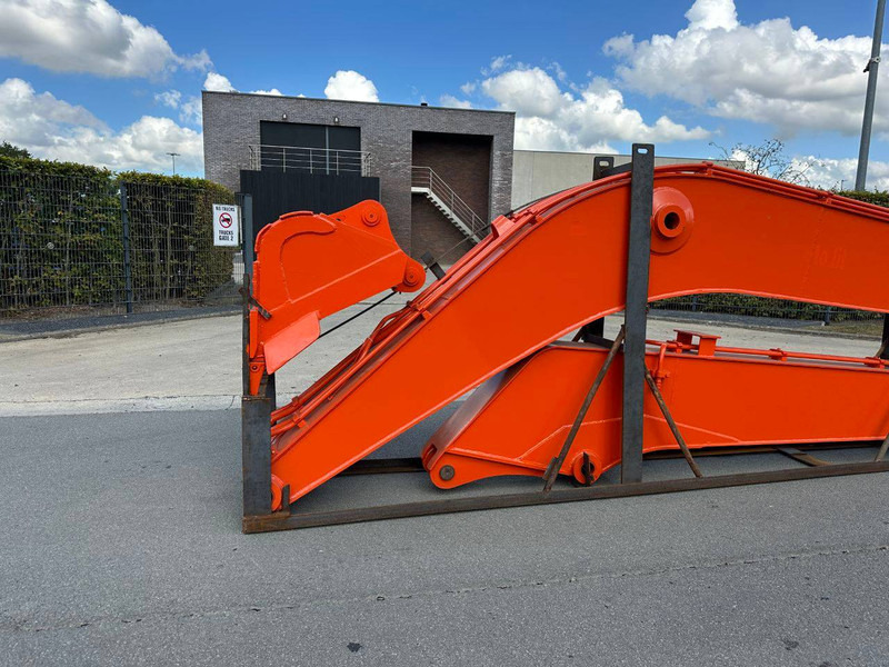 Hitachi ZX200 - Darugém: 5 kép. Hitachi ZX200 - Darugém: 5 kép.