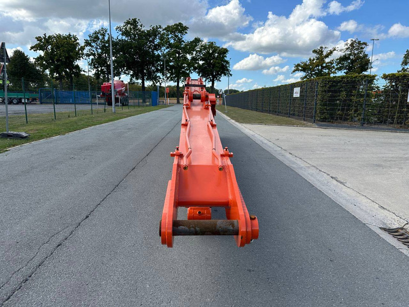 Hitachi ZX200 - Darugém: 2 kép. Hitachi ZX200 - Darugém: 2 kép.