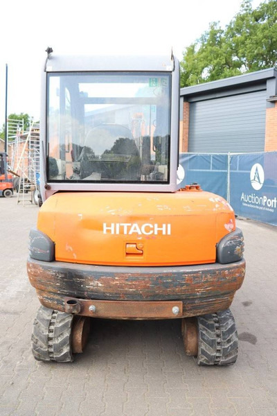 Hitachi ZX35 - Lánctalpas kotró: 4 kép. Hitachi ZX35 - Lánctalpas kotró: 4 kép.