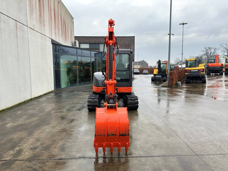 Hitachi ZX50U-2 - Lánctalpas kotró: 2 kép. Hitachi ZX50U-2 - Lánctalpas kotró: 2 kép.