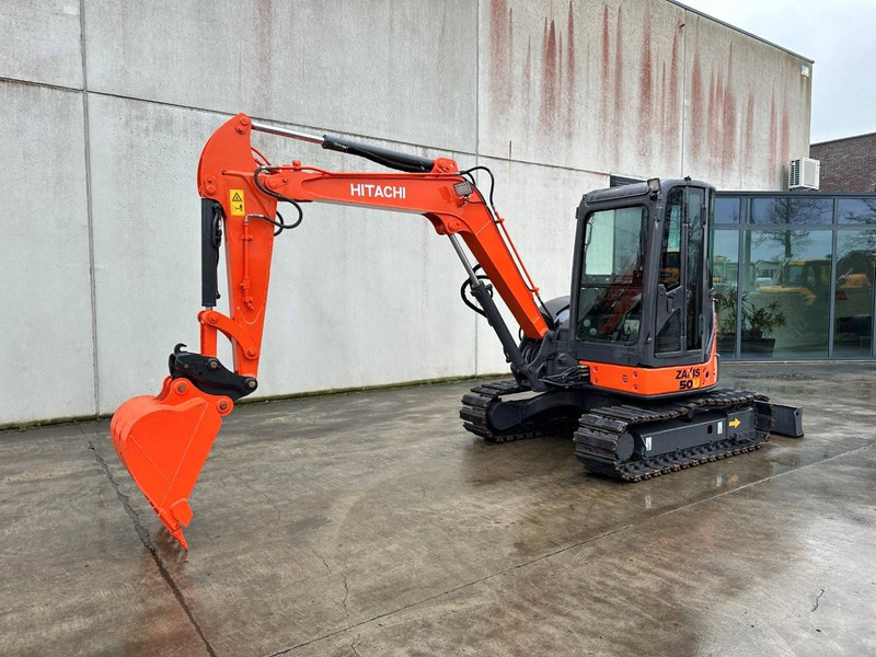 Hitachi ZX50U-2 - Lánctalpas kotró: 1 kép. Hitachi ZX50U-2 - Lánctalpas kotró: 1 kép.