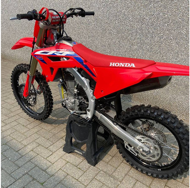 Honda (HRC) CRF 450R - Motorkerékpár: 2 kép. Honda (HRC) CRF 450R - Motorkerékpár: 2 kép.