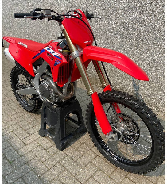 Honda (HRC) CRF 450R - Motorkerékpár: 1 kép. Honda (HRC) CRF 450R - Motorkerékpár: 1 kép.