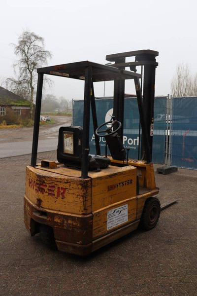 Hyster A150XL - Elektromos targonca: 5 kép. Hyster A150XL - Elektromos targonca: 5 kép.