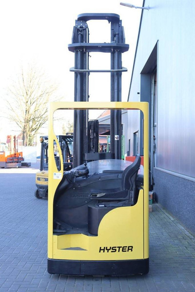 Hyster - Tolóoszlopos targoncá: 4 kép. Hyster - Tolóoszlopos targoncá: 4 kép.