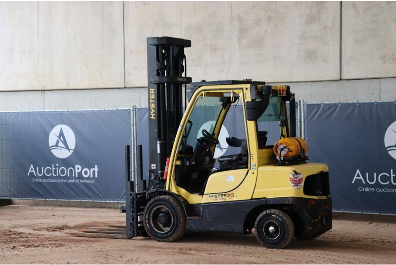 Hyster H3.5FT - Gázüzemű targonca: 3 kép. Hyster H3.5FT - Gázüzemű targonca: 3 kép.
