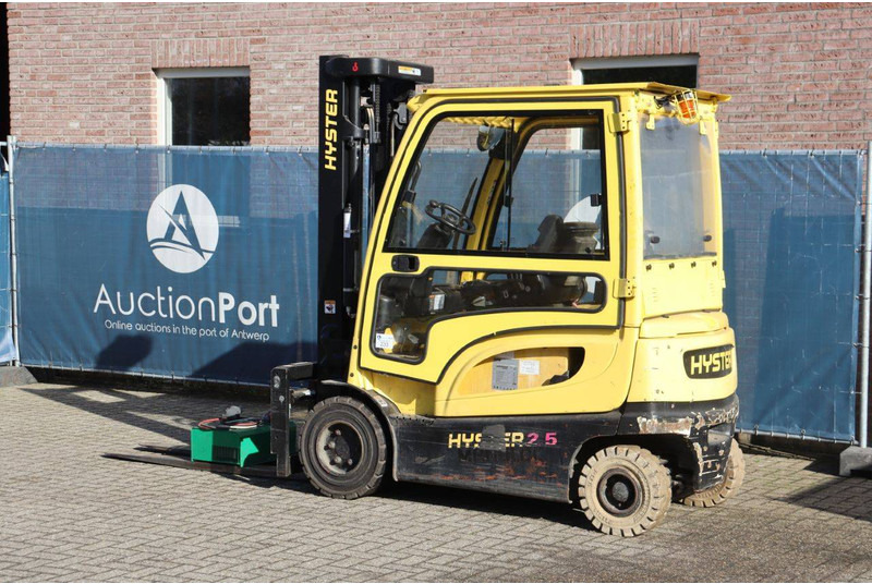 Hyster J2.5XN - Elektromos targonca: 3 kép. Hyster J2.5XN - Elektromos targonca: 3 kép.