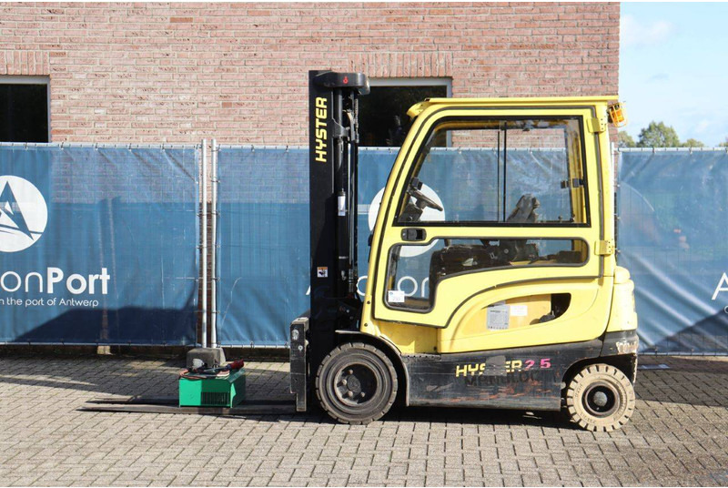 Hyster J2.5XN - Elektromos targonca: 2 kép. Hyster J2.5XN - Elektromos targonca: 2 kép.