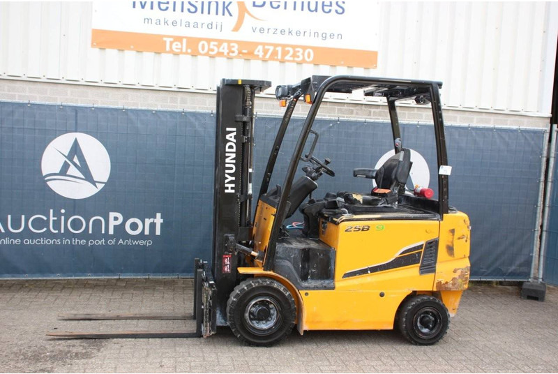 Hyundai 25B-9 - Elektromos targonca: 1 kép. Hyundai 25B-9 - Elektromos targonca: 1 kép.