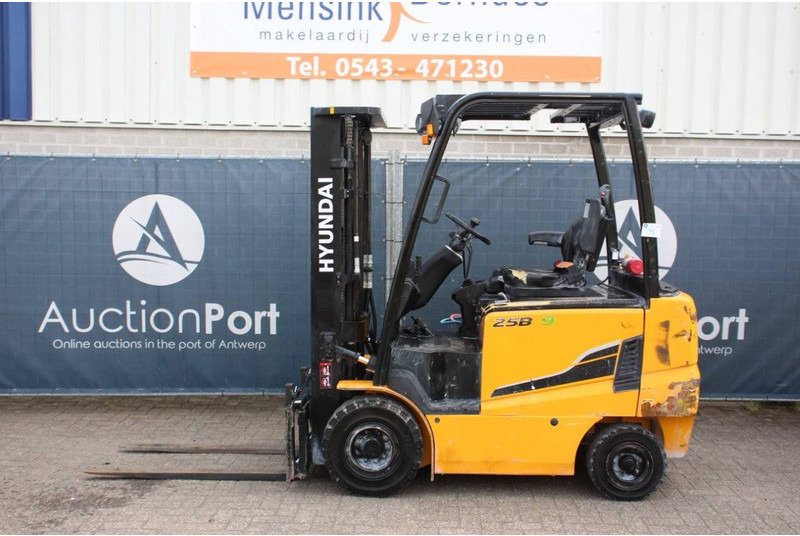 Hyundai 25B-9 - Elektromos targonca: 2 kép. Hyundai 25B-9 - Elektromos targonca: 2 kép.