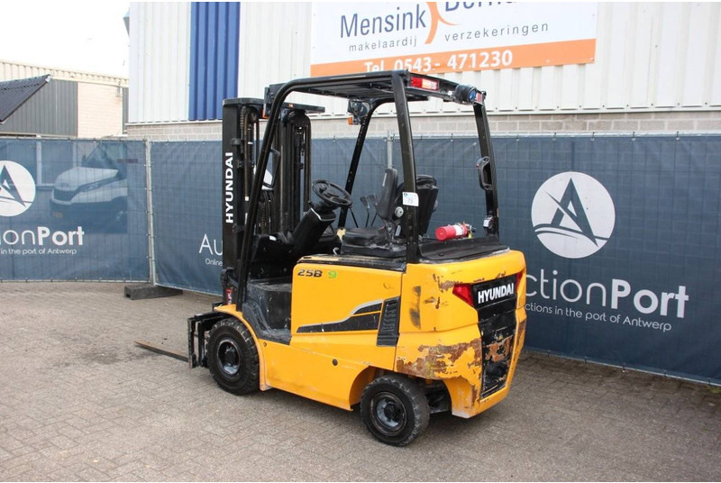 Hyundai 25B-9 - Elektromos targonca: 3 kép. Hyundai 25B-9 - Elektromos targonca: 3 kép.