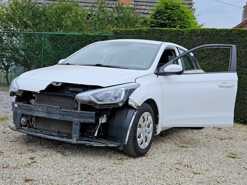 Hyundai i20 1.2 - Szedán: 1 kép. Hyundai i20 1.2 - Szedán: 1 kép.