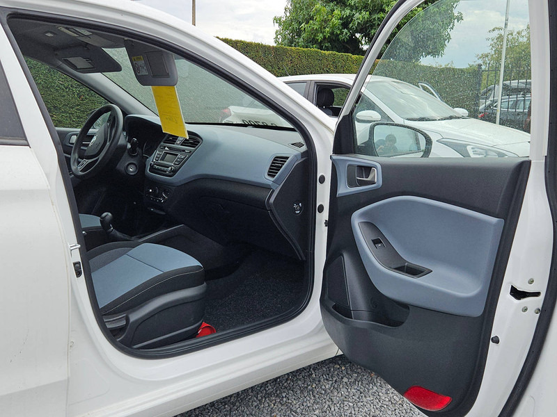 Hyundai i20 1.2 - Szedán: 5 kép. Hyundai i20 1.2 - Szedán: 5 kép.