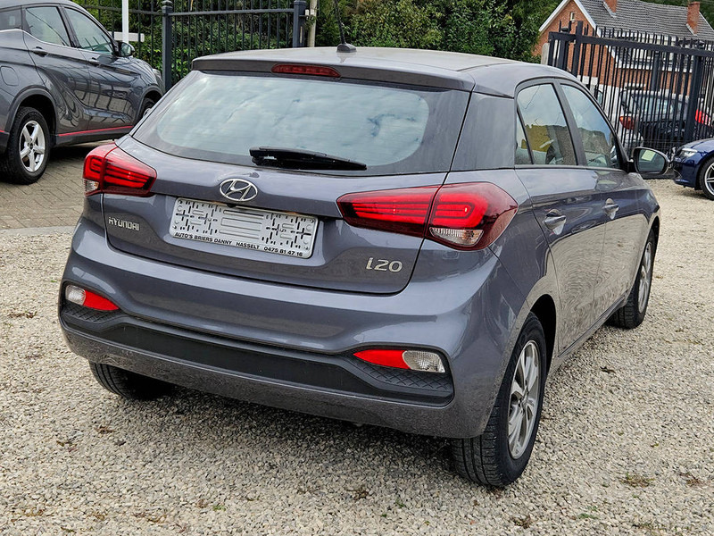 Hyundai i20 1.2 - Szedán: 4 kép. Hyundai i20 1.2 - Szedán: 4 kép.