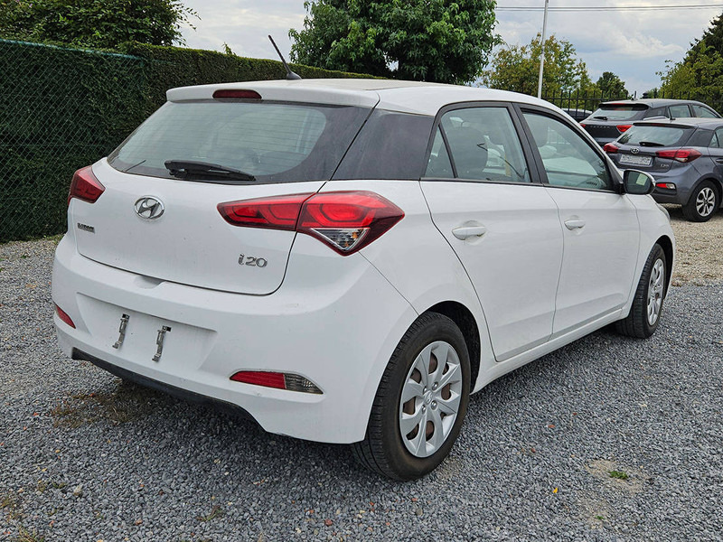 Hyundai i20 1.2 - Szedán: 2 kép. Hyundai i20 1.2 - Szedán: 2 kép.