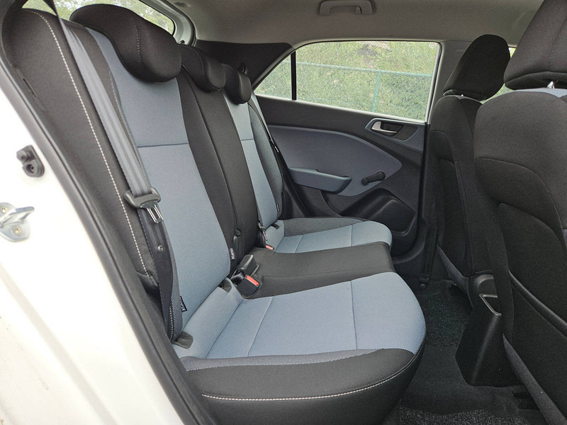 Hyundai i20 1.2 - Szedán: 5 kép. Hyundai i20 1.2 - Szedán: 5 kép.
