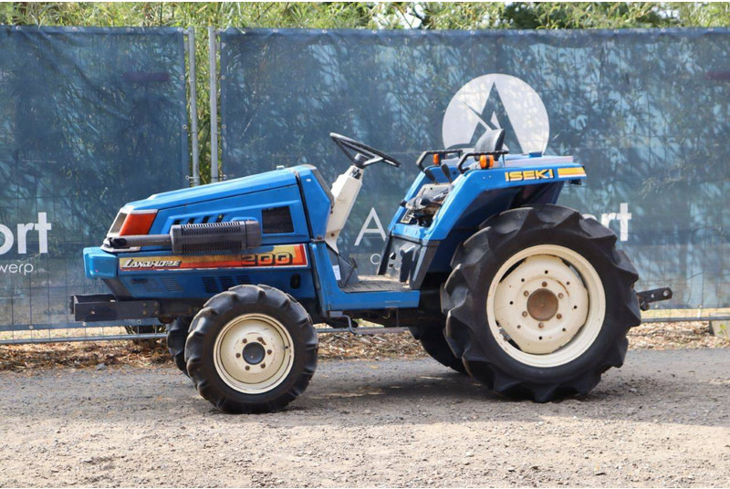 Iseki TU200 - Traktor: 1 kép. Iseki TU200 - Traktor: 1 kép.