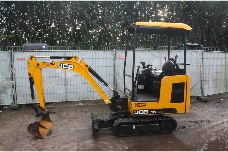 JCB 15C-1 - Minikotró: 2 kép. JCB 15C-1 - Minikotró: 2 kép.