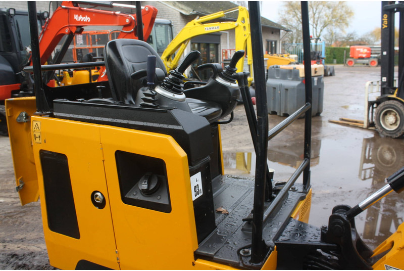 JCB 15C-1 - Minikotró: 5 kép. JCB 15C-1 - Minikotró: 5 kép.