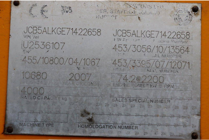 Teleszkópos rakodó JCB: 18 kép.