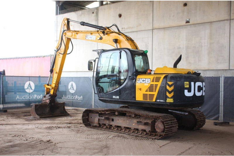 JCB JS130LC 4F - Lánctalpas kotró: 3 kép. JCB JS130LC 4F - Lánctalpas kotró: 3 kép.