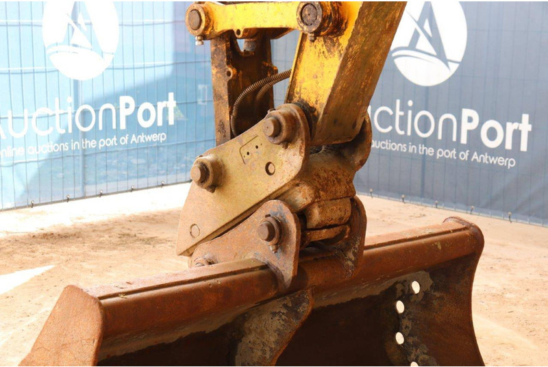 Lánctalpas kotró JCB JS131LC: 13 kép. Lánctalpas kotró JCB JS131LC: 13 kép.