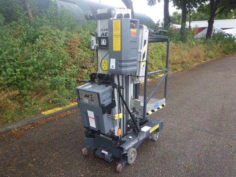 JLG 25AM - Emelő: 2 kép. JLG 25AM - Emelő: 2 kép.