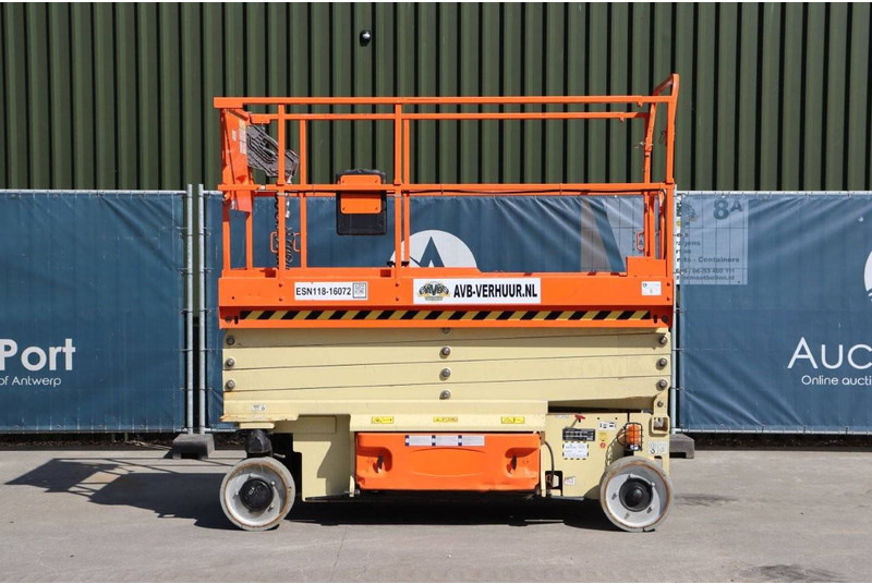 JLG 3246 ES - Ollós emelő: 1 kép. JLG 3246 ES - Ollós emelő: 1 kép.