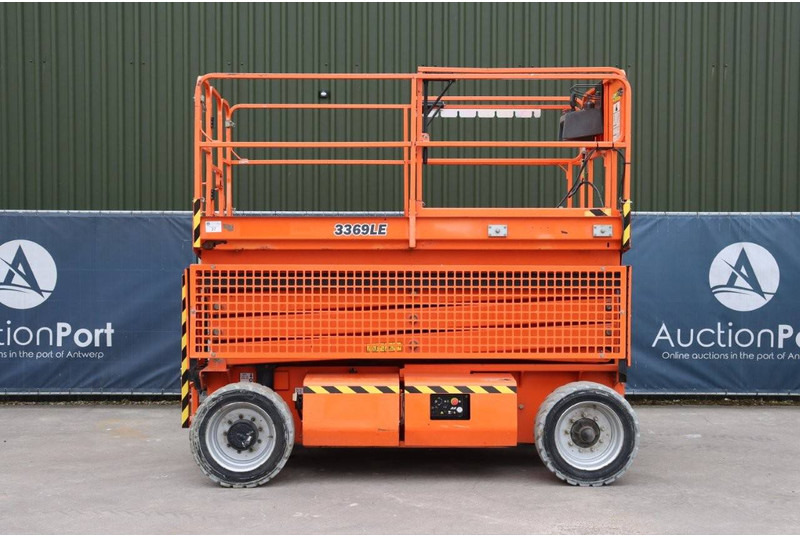 JLG 3369LE - Ollós emelő: 2 kép. JLG 3369LE - Ollós emelő: 2 kép.