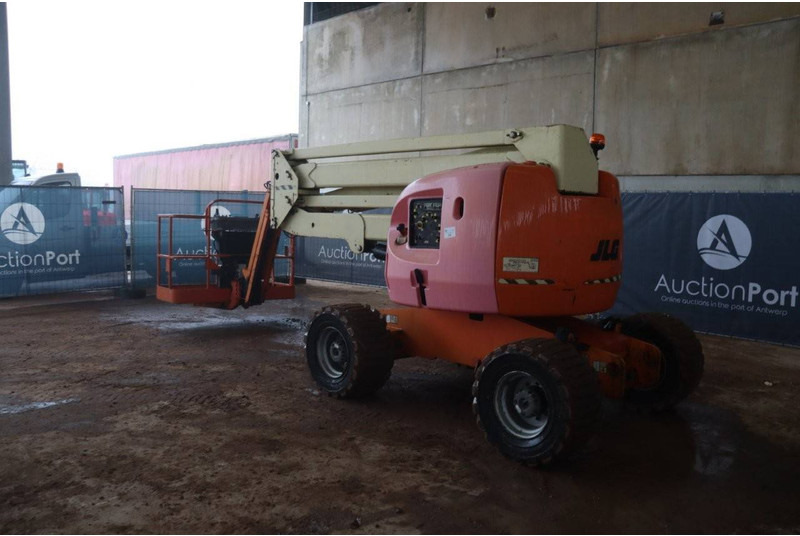 JLG 450AJ - Személyemelő: 3 kép. JLG 450AJ - Személyemelő: 3 kép.