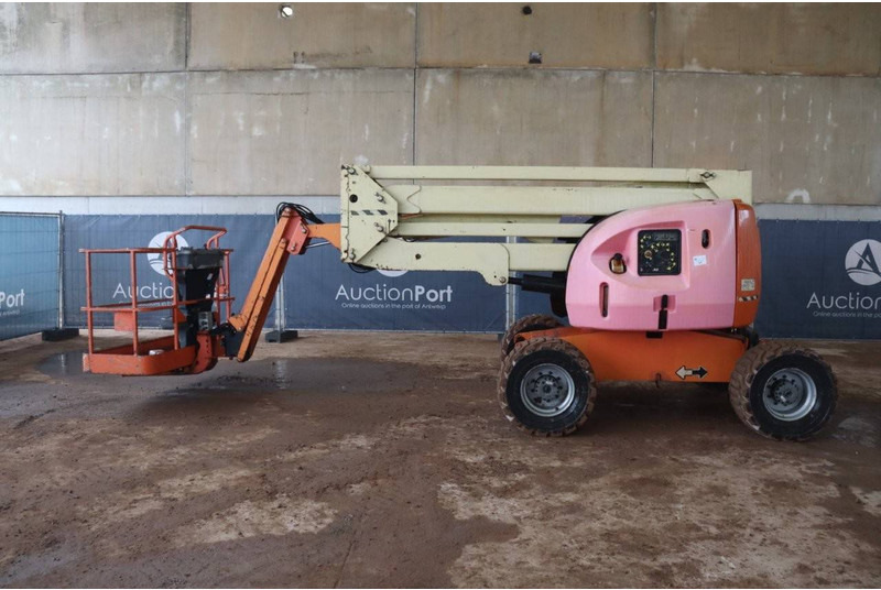 JLG 450AJ - Személyemelő: 2 kép. JLG 450AJ - Személyemelő: 2 kép.