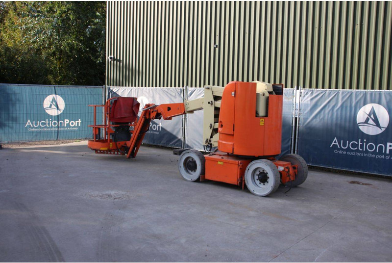 JLG E300AJP - Személyemelő: 3 kép. JLG E300AJP - Személyemelő: 3 kép.
