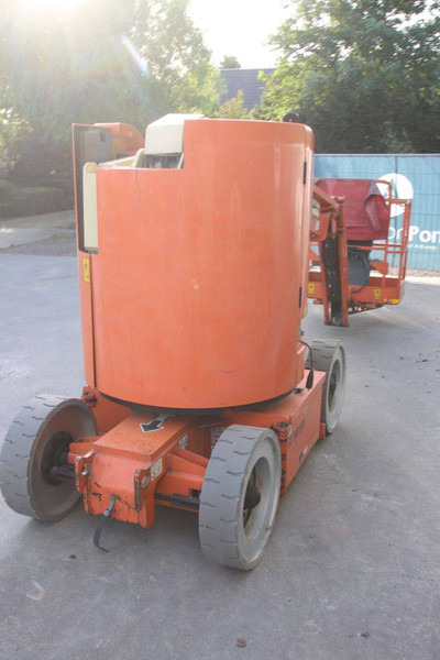 JLG E300AJP - Személyemelő: 5 kép. JLG E300AJP - Személyemelő: 5 kép.