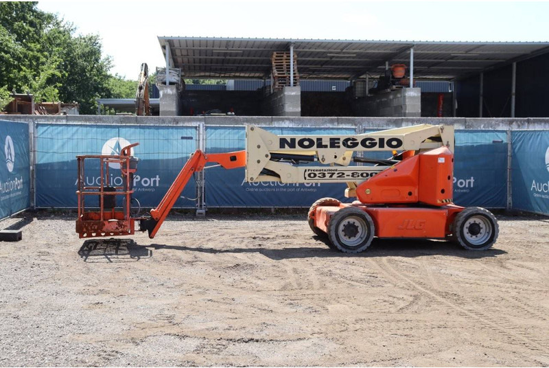 JLG E450AJ - Személyemelő: 1 kép. JLG E450AJ - Személyemelő: 1 kép.
