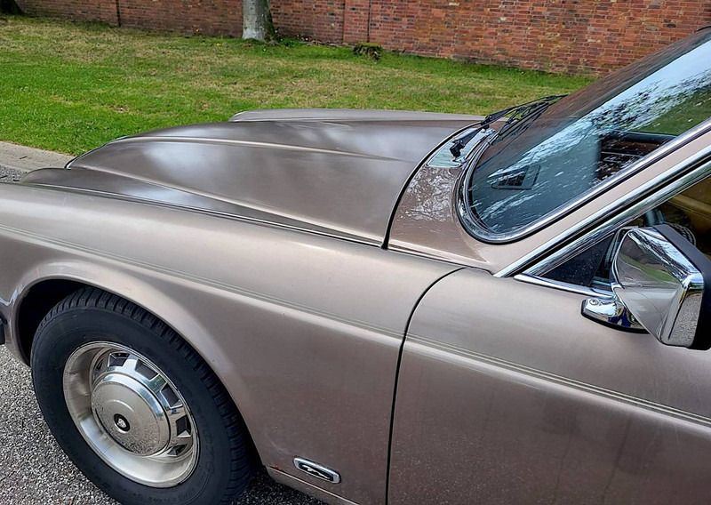 Jaguar '(XJ series III) Sovereign 4.2 - Szedán: 5 kép. Jaguar '(XJ series III) Sovereign 4.2 - Szedán: 5 kép.