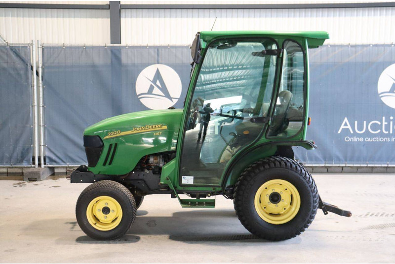 John Deere 2320 - Traktor: 2 kép. John Deere 2320 - Traktor: 2 kép.