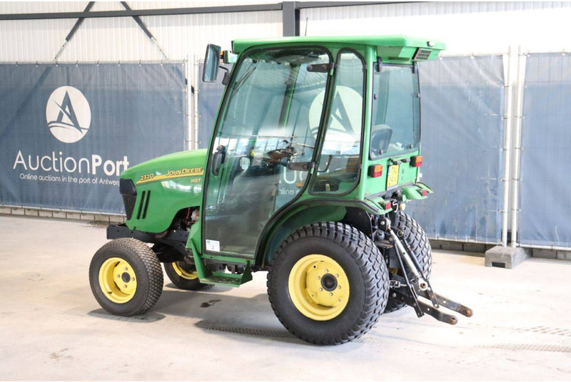 John Deere 2320 - Traktor: 3 kép. John Deere 2320 - Traktor: 3 kép.