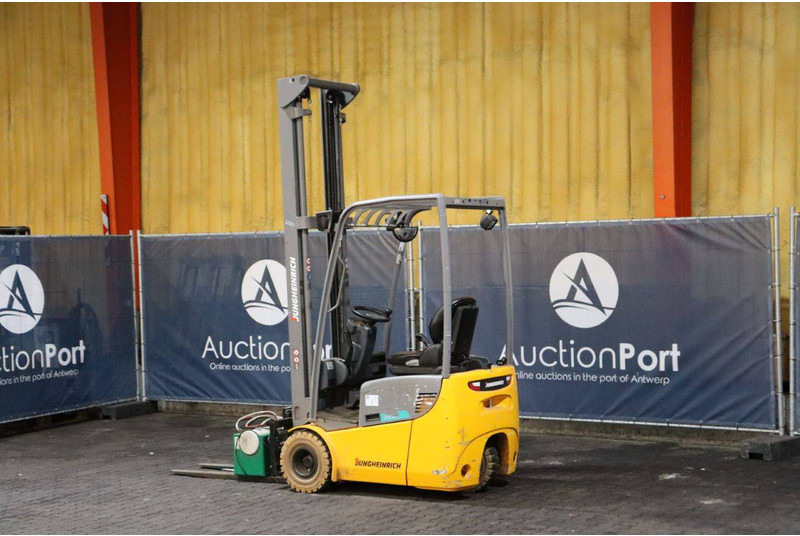 Jungheinrich EFG 110 - Elektromos targonca: 3 kép. Jungheinrich EFG 110 - Elektromos targonca: 3 kép.