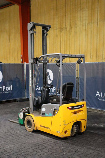 Jungheinrich EFG 110 - Elektromos targonca: 4 kép. Jungheinrich EFG 110 - Elektromos targonca: 4 kép.