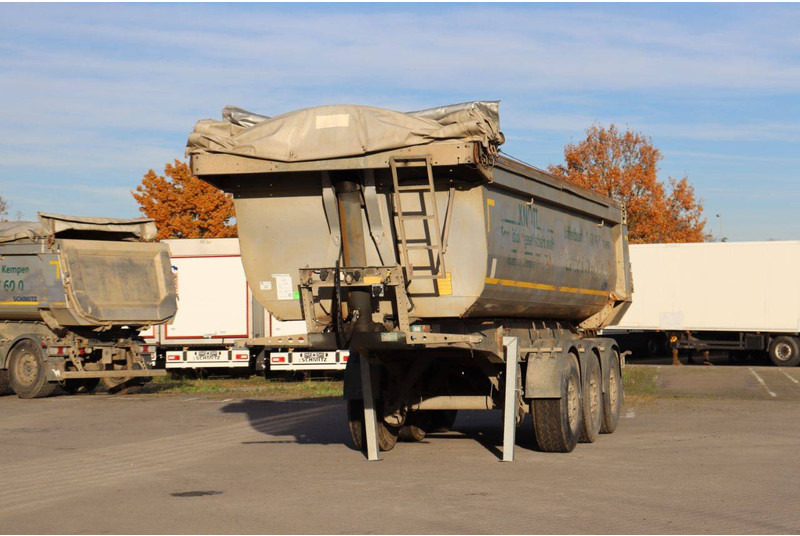 Knott GmbH - Félpótkocsi billenőplatós: 1 kép. Knott GmbH - Félpótkocsi billenőplatós: 1 kép.