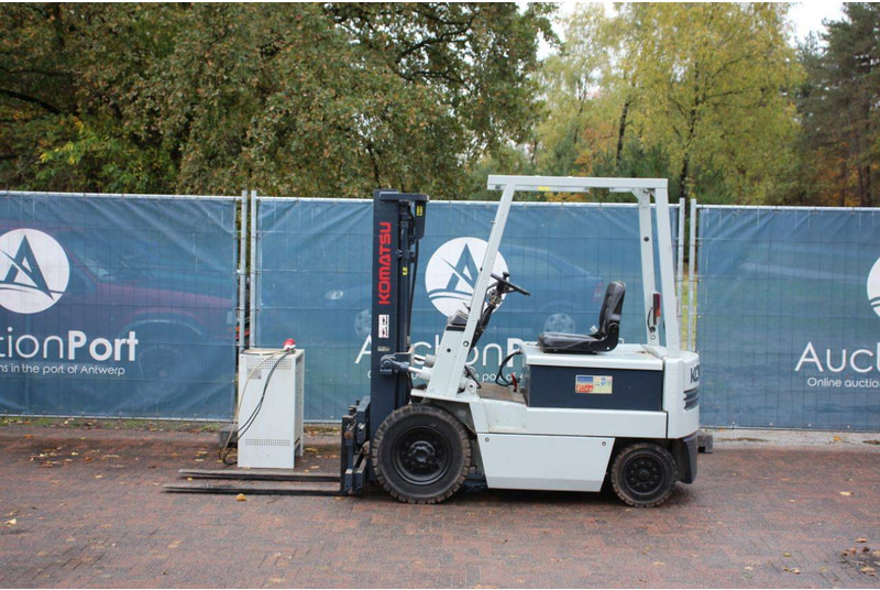 Komatsu FB20-3 - Elektromos targonca: 2 kép. Komatsu FB20-3 - Elektromos targonca: 2 kép.