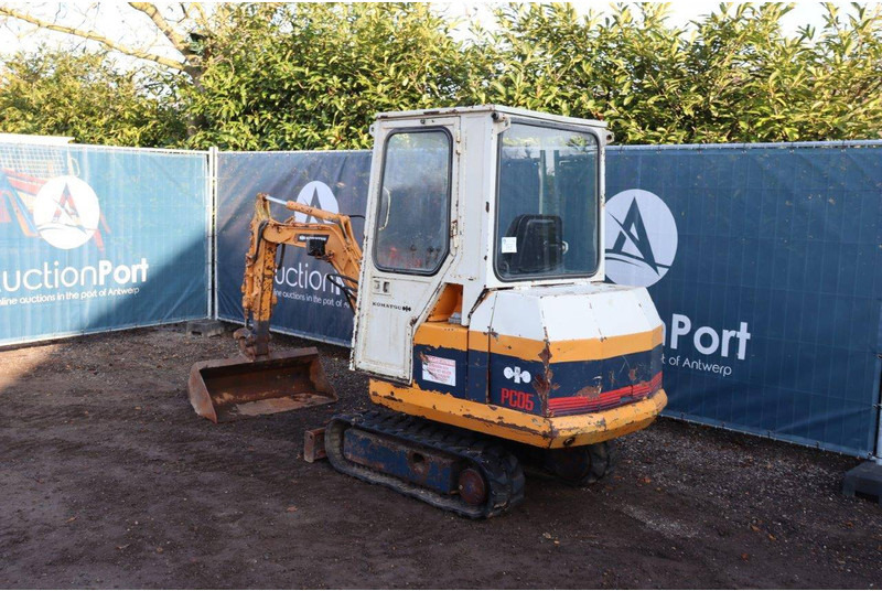 Komatsu PC05-5 - Minikotró: 3 kép. Komatsu PC05-5 - Minikotró: 3 kép.