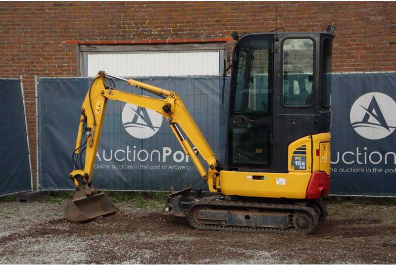 Komatsu PC16R-3HS - Minikotró: 3 kép. Komatsu PC16R-3HS - Minikotró: 3 kép.